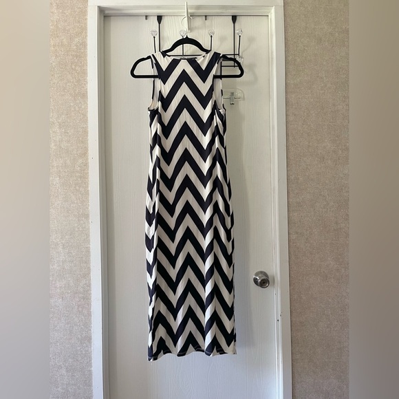 Gianni Bini White and Navy Zigzag Maxi Dress - Picture 2 of 7
